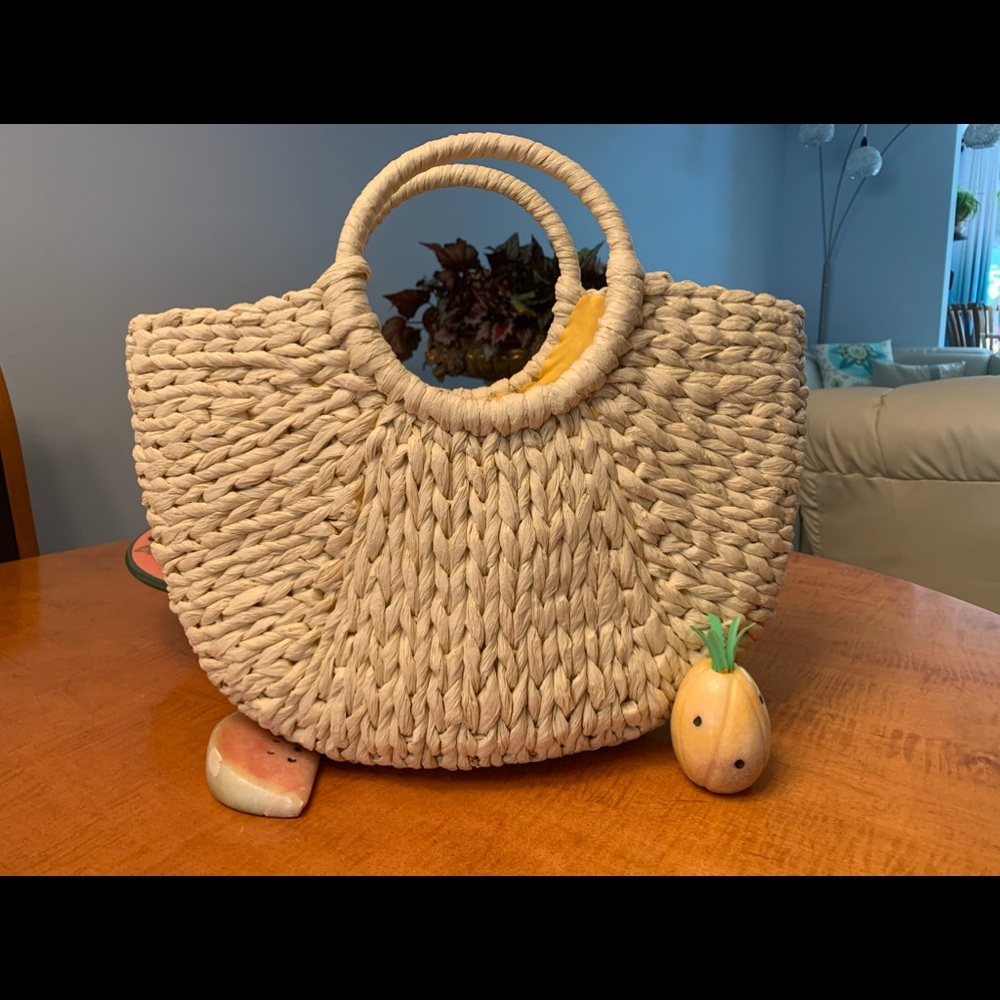 Straw summer bag
